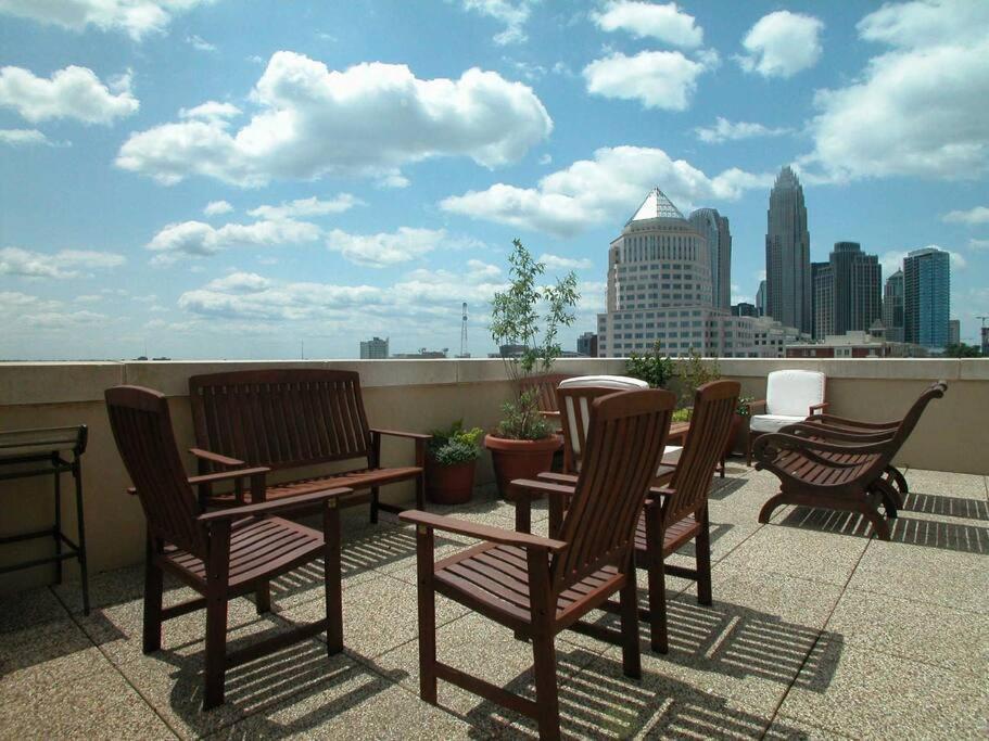 Cozy Condo @ Charlotte Nc! W/Pool- Walk To Uptown מראה חיצוני תמונה
