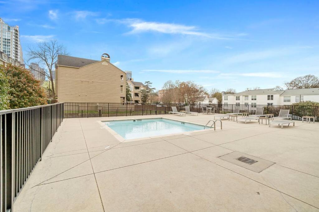 Cozy Condo @ Charlotte Nc! W/Pool- Walk To Uptown מראה חיצוני תמונה