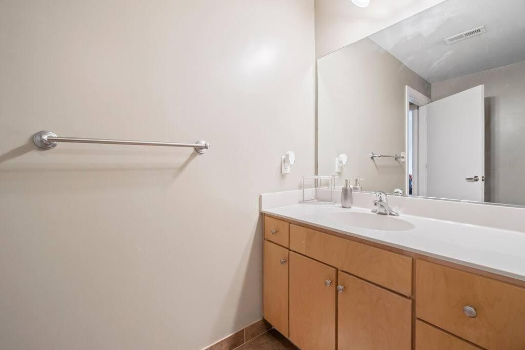 Cozy Condo @ Charlotte Nc! W/Pool- Walk To Uptown מראה חיצוני תמונה